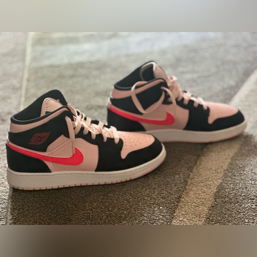 Air Jordan 1 - Picture 1 of 5